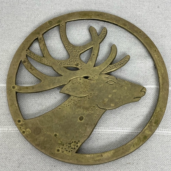 7” Round Solid Brass Stand With Deer Head. - Picture 6 of 8